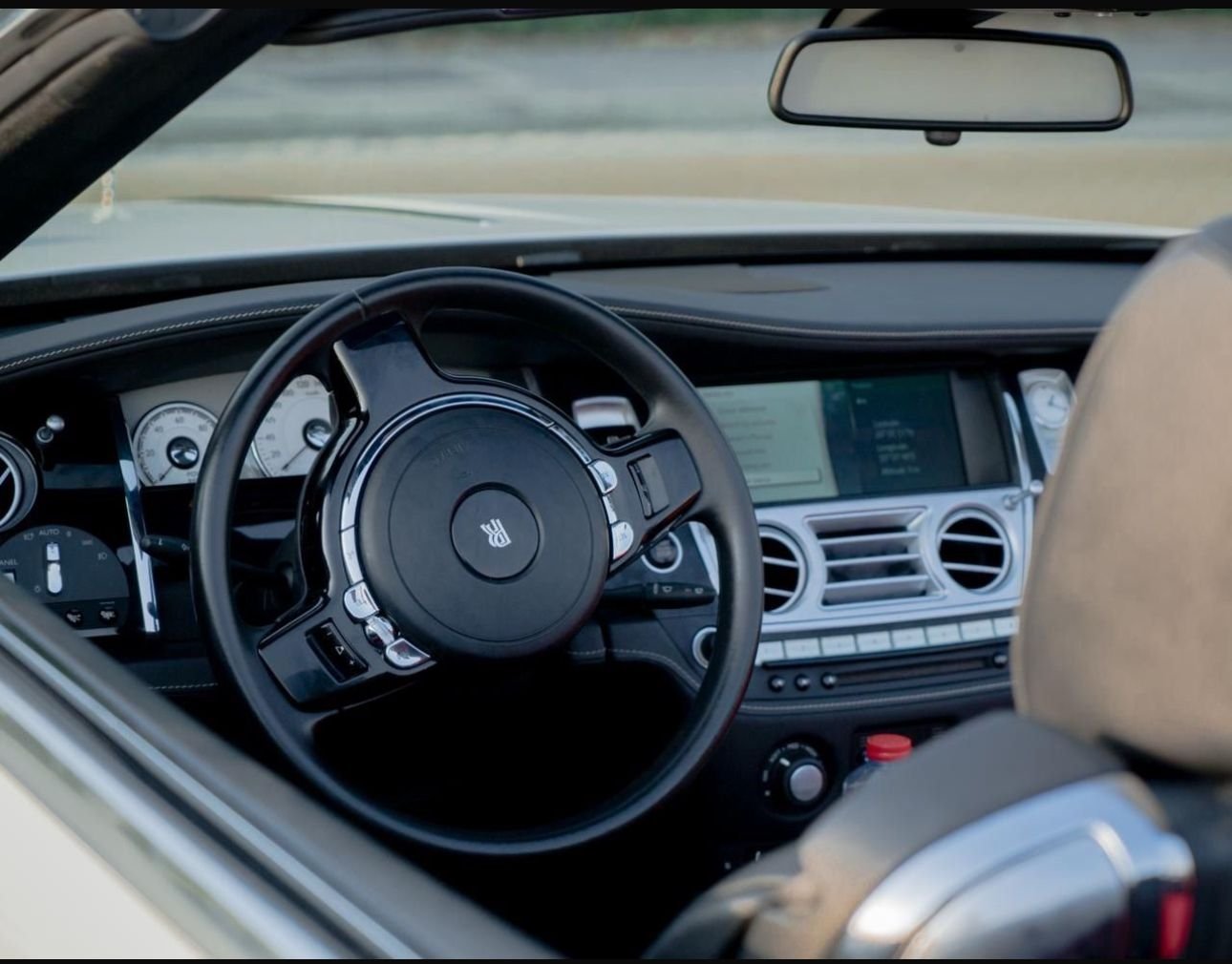 Rolls Royce Dawn 2023 (2)