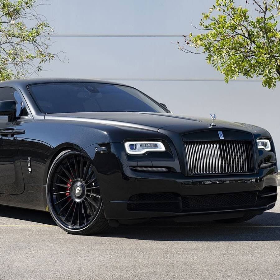 Rolls-Royce-Wraith-2025-1
